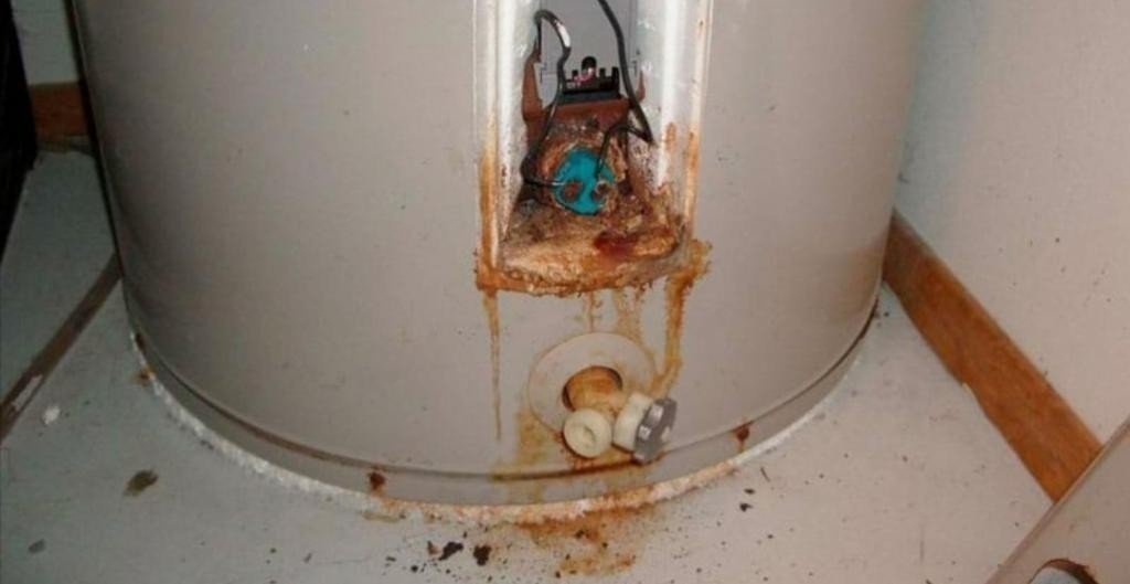 Бойлер издает звук. Бойлер Water Heater. Сломанный бойлер. Взрыв водонагревательного бойлера.