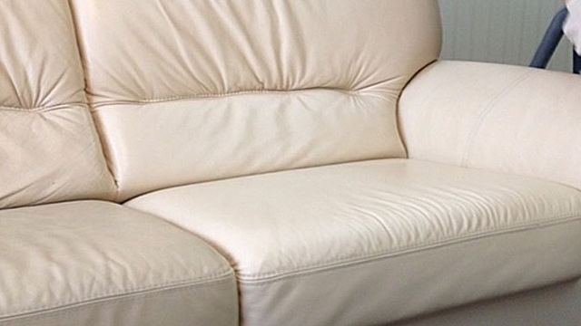 Эффективные методы чистки кожаного дивана в домашних условиях