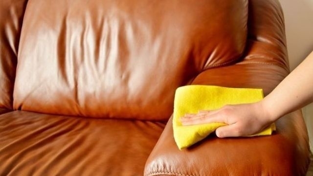 Как почистить кожаный диван и другую мебель