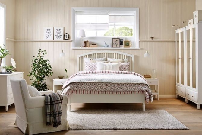 Белая спальня в стиле шебби шик