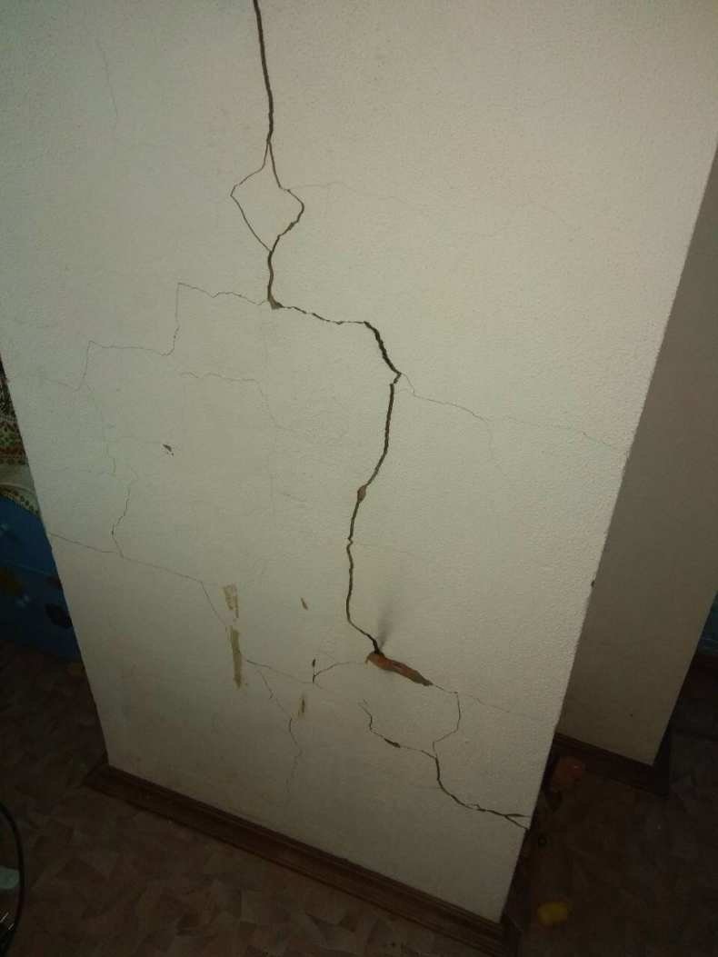 Трещина на стене в квартире