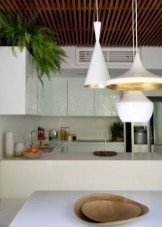Медные светильники в интерьере кухни