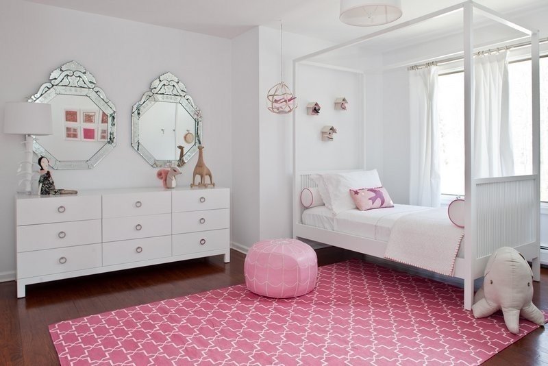 Комната для девочки в бело розовых тонах