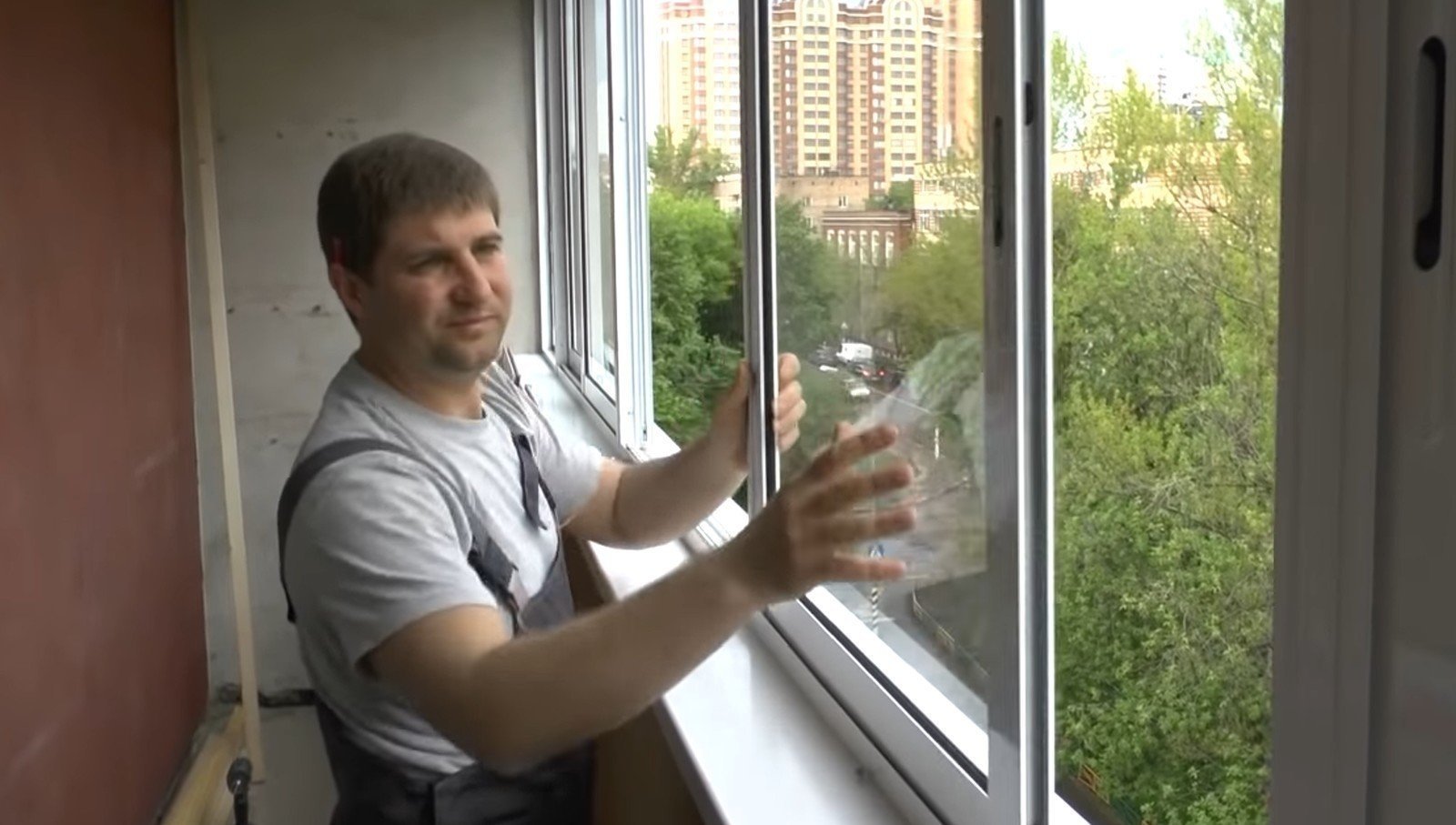 Монтаж алюминиевых окон на балконе