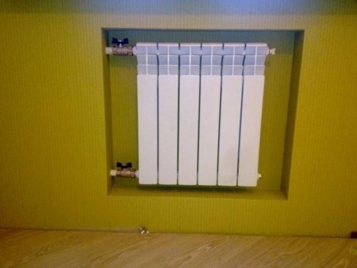 Радиатор отопления в стене