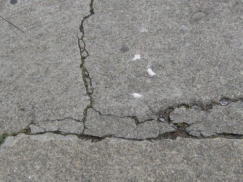 Трещины в бетонном полу
