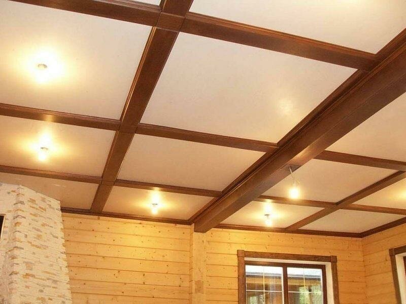 Имитация деревянных балок на потолке