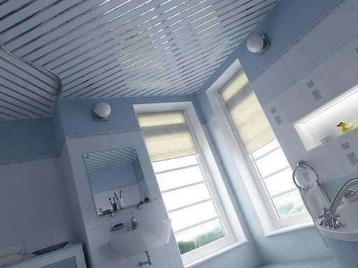 Алюминиевый потолок в ванную в интерьере