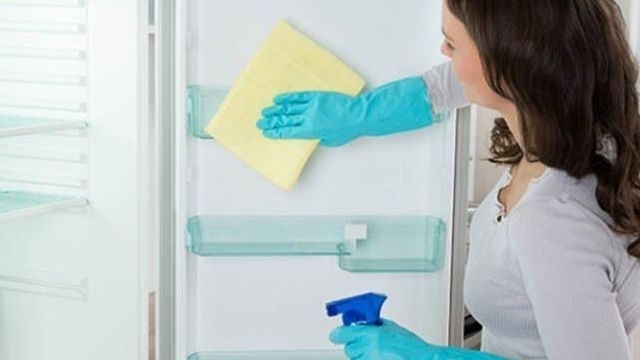 Чем мыть холодильник чтобы не было неприятного запаха