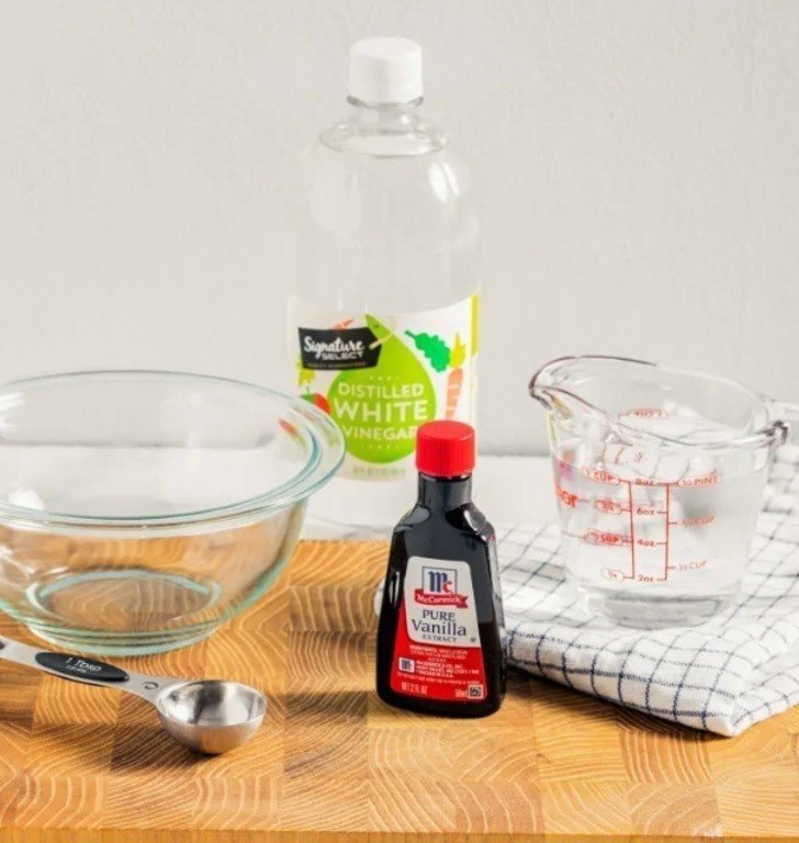 White vinegar and baking soda