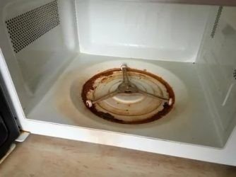 Микроволновая печь искрит внутри
