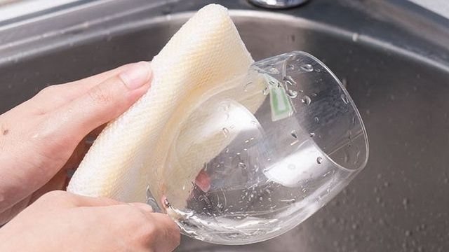 Как правильно мыть хрустальные бокалы