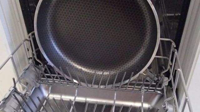 Можно ли мыть сковородки в посудомоечной машине