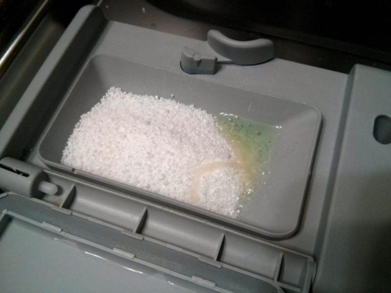 Куда засыпать соль в посудомоечную машину