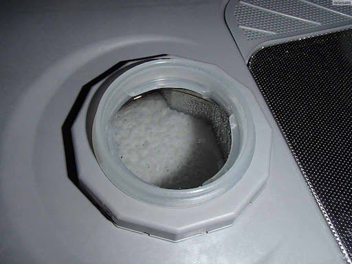 Куда засыпать соль в посудомоечную машину