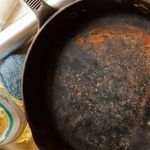 Как очистить чугунную сковороду от ржавчины быстро и уход за ней