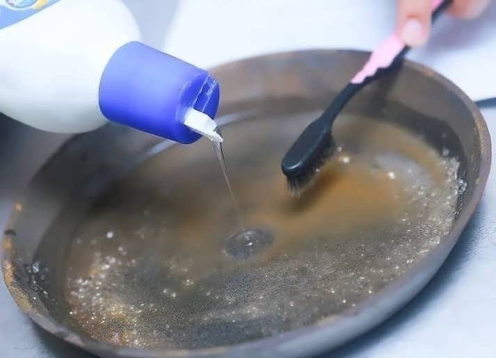 Сода и перекись для чистки сковородок