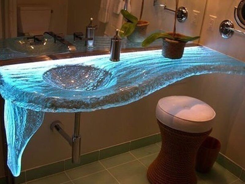 Стеклянная столешница в ванную с подсветкой