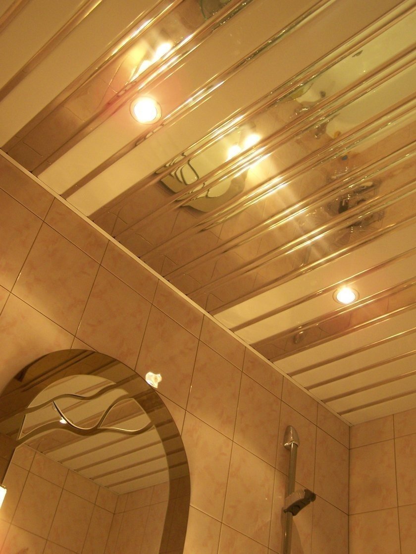 Реечный потолок в ванной комнате