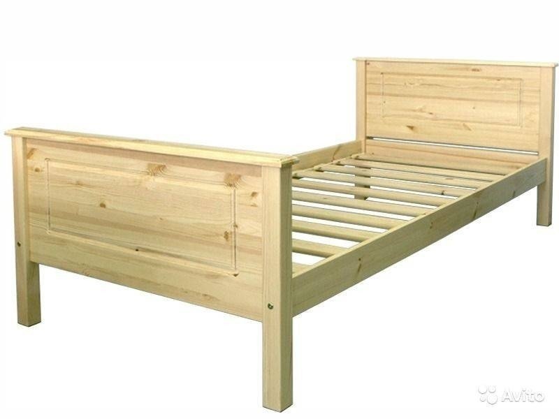 Кровать бытовая с деревянными спинками