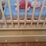 Как убрать маятник с детской кроватки видео
