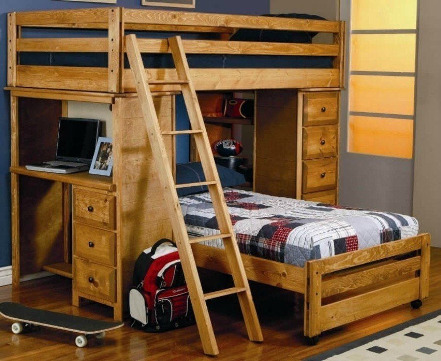 Кровать двухъярусная деревянная со столом