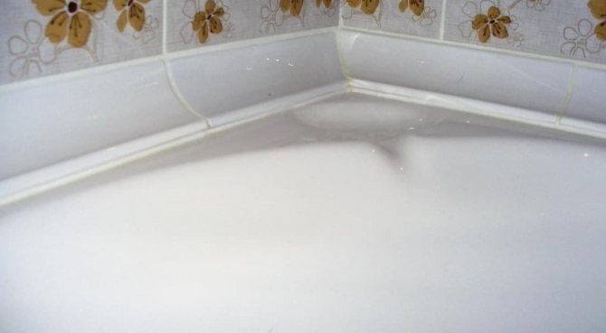 Керамический уголок для ванной на плитку