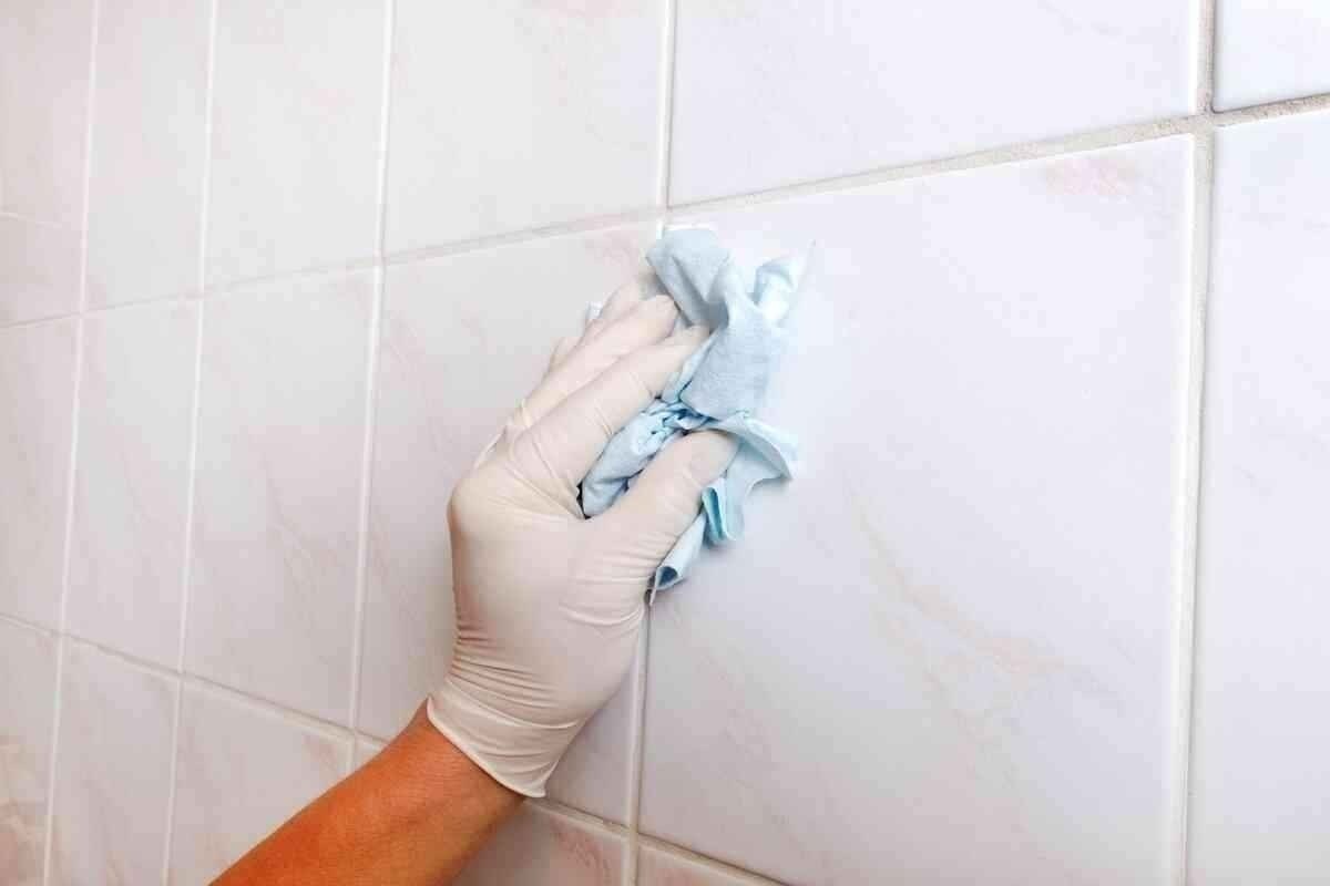 Покраска швов между плиткой в ванной