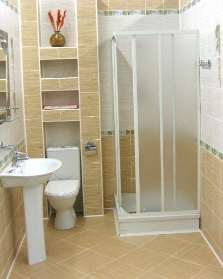 Дизайн ванной комнаты с душевой кабиной