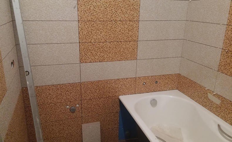 Оштукатуренные стены под плитку в ванной