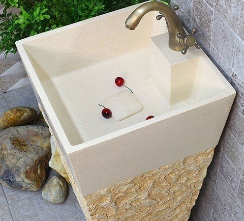 Раковина из искусственного камня в ванную