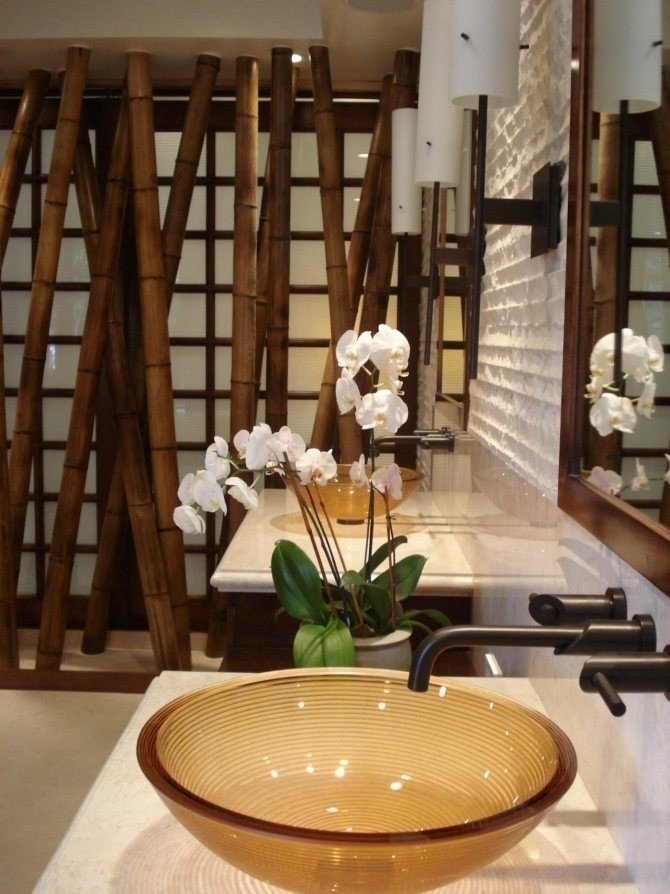 Натуральный бамбук в интерьере ванной