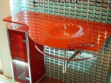 Стеклянная раковина для ванной