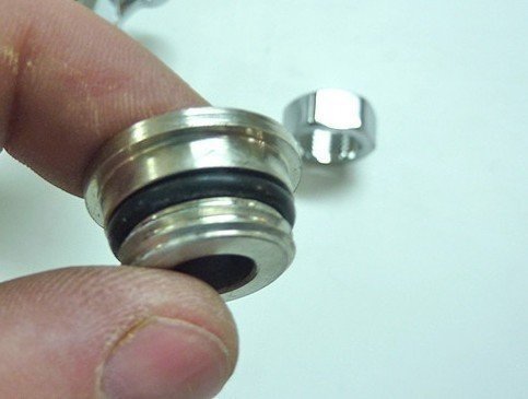 Стопорное пластиковое кольцо на втулку излива смесителя elghansa