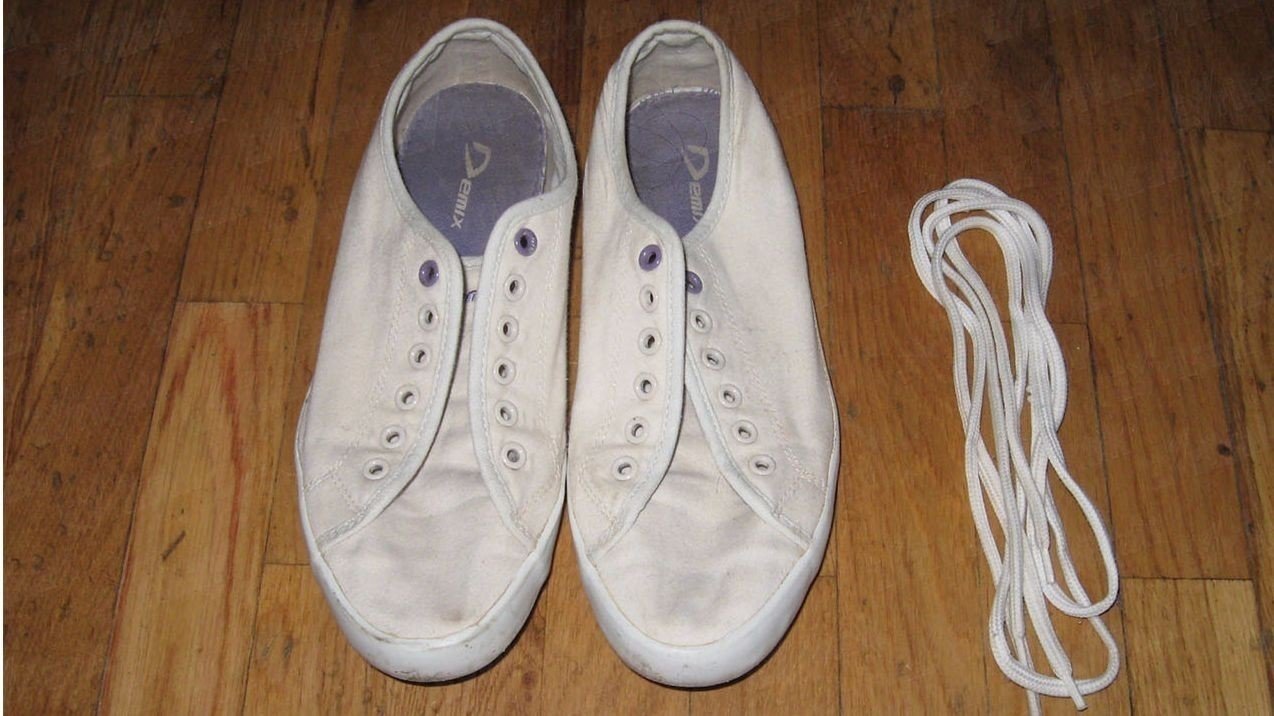 Кеды с белыми шнурками