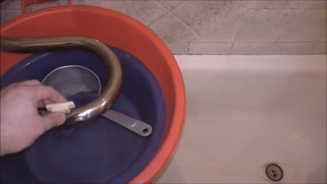 Мытье в тазике без горячей воды