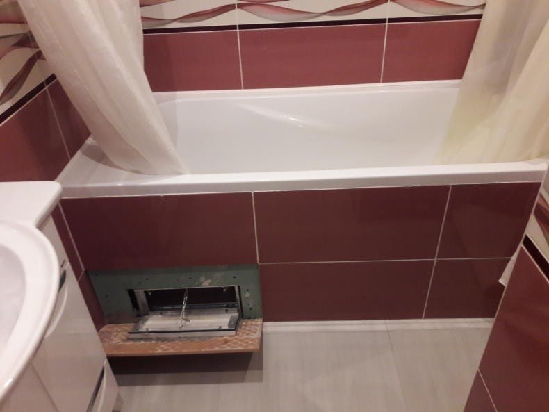 Ванны с экраном обложенные плиткой в ванной