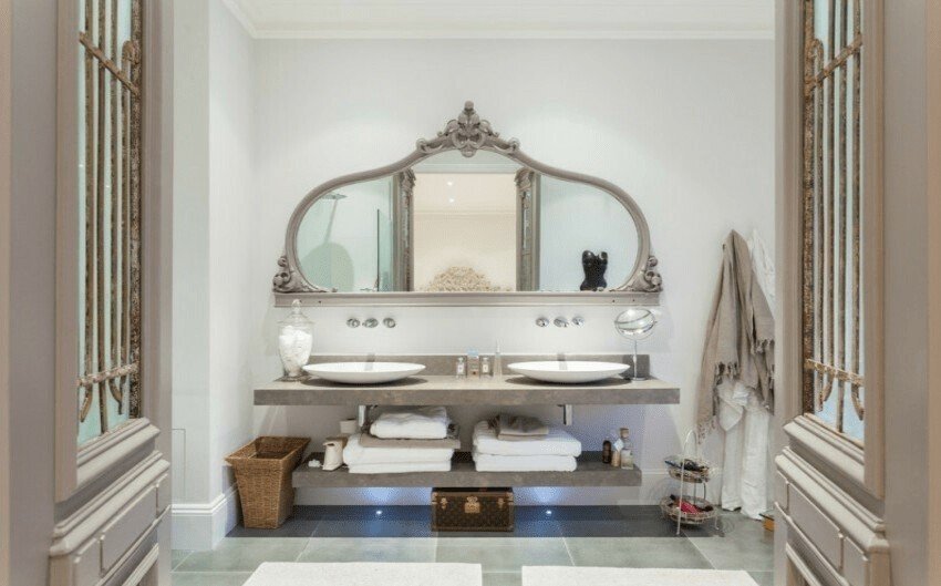 Дизайнерское зеркало для ванной комнаты